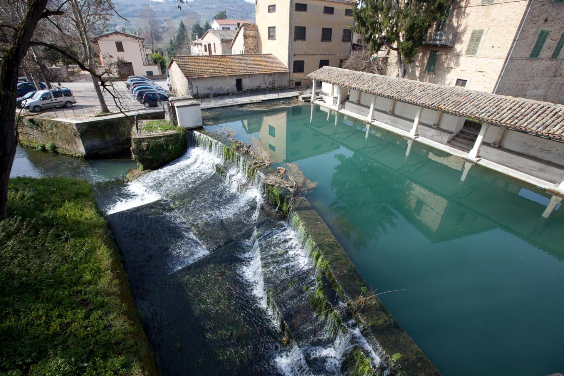 Appartamento Con Camino In Centro Storico Bevagna Zewnętrze zdjęcie